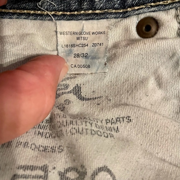 Silver Jeans. Style: Mitsu. Size 28W x 32L. - Picture 5 of 5